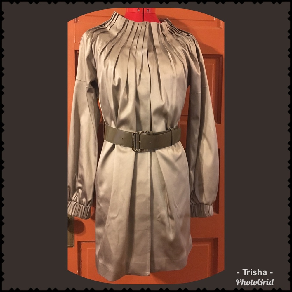 Beautiful Givh Shyh, satin-like jacket or dress